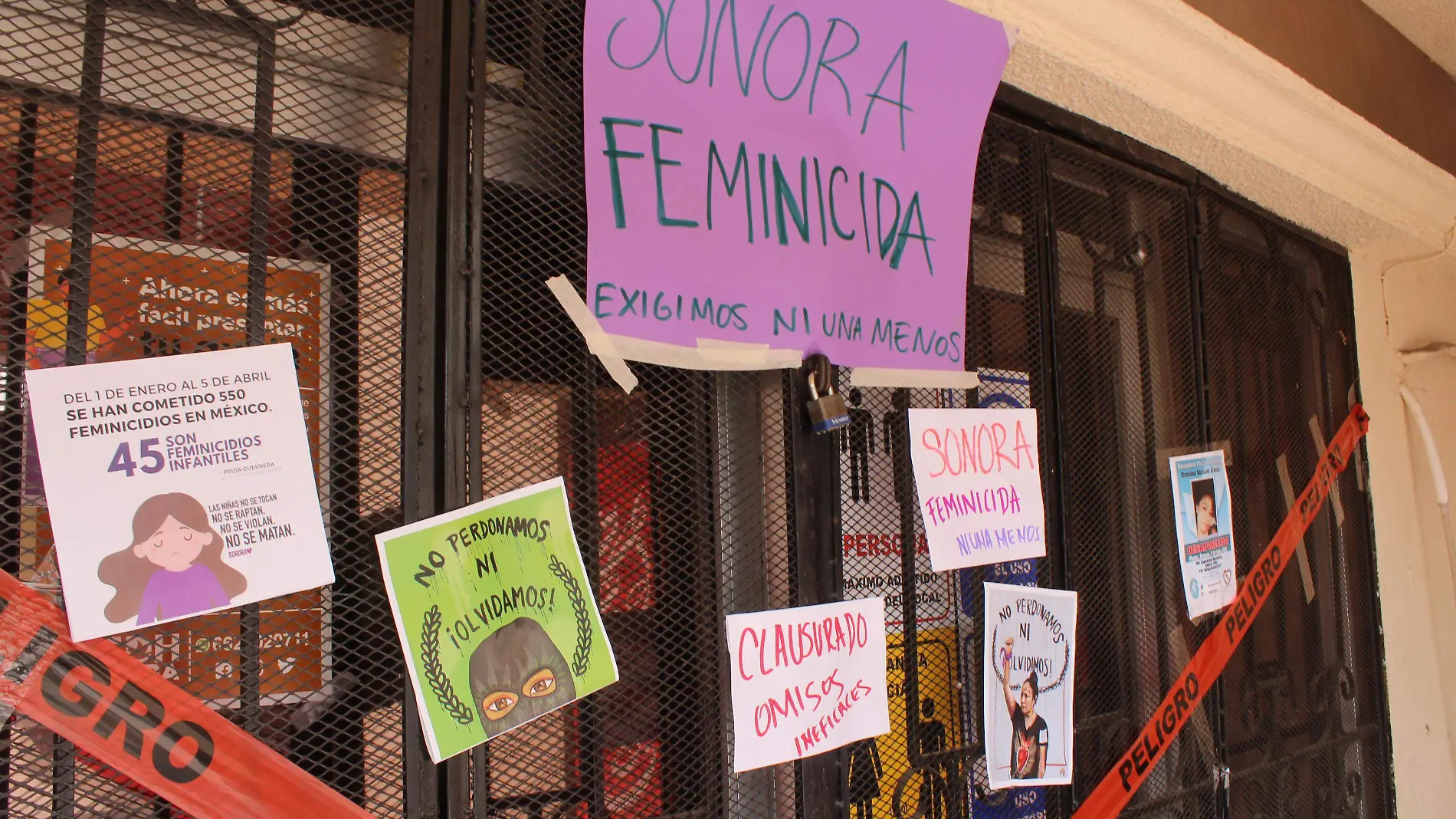 Marcha-Feminista-manifestación-feminicidios